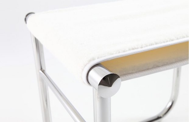 Cassina recupera el taburete LC9 de Charlotte Perriand
